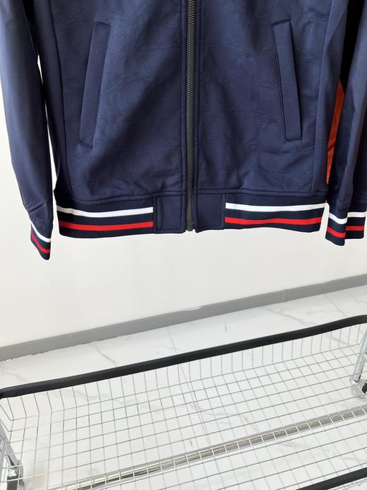 25新款，小企鹅🐧棒球服外套，精致的小短款，胸前贴布绣设计，减龄而又不失品味，基础的棒球服款，超级百搭！撞色设计，使春天更有活力💖！ 商品图3