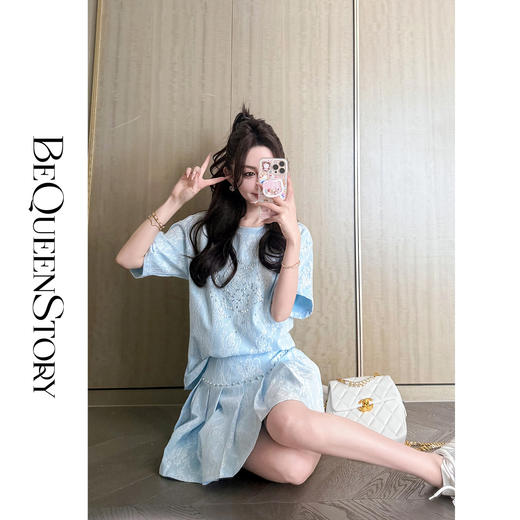 余潇潇【海蓝记忆】精致蕾丝花纹宽松落肩T恤&育克倒褶短裙套装新款 商品图4