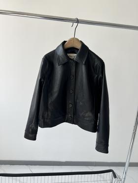 25春款，原单PU外套，韩国🇰🇷客供面料，软软的，而又不失挺括感，超好打理，简单的机车夹克，配牛仔裤和半裙都好看！数量不多！