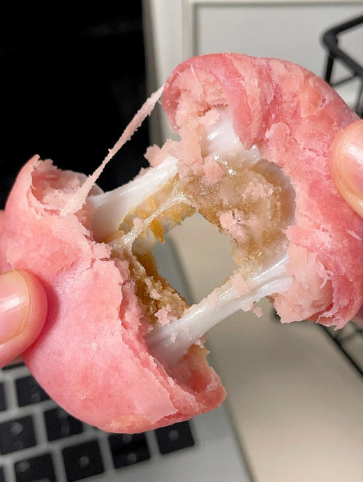 39.9/4袋❗️❗️【甜原柿吉白桃乌龙茶酥&龙井酥 】好吃到嗦手指🥺手工开酥的酥皮融合软糯拉丝雪媚娘☁️一口下去还有淡淡茶香🥰吃完嘴巴子都是茶香气 🍑白桃乌龙茶酥 阳山清甜白桃果肉😍自然清新 商品图4