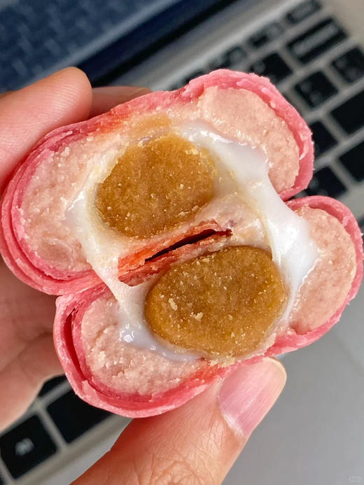 39.9/4袋❗️❗️【甜原柿吉白桃乌龙茶酥&龙井酥 】好吃到嗦手指🥺手工开酥的酥皮融合软糯拉丝雪媚娘☁️一口下去还有淡淡茶香🥰吃完嘴巴子都是茶香气 🍑白桃乌龙茶酥 阳山清甜白桃果肉😍自然清新 商品图2