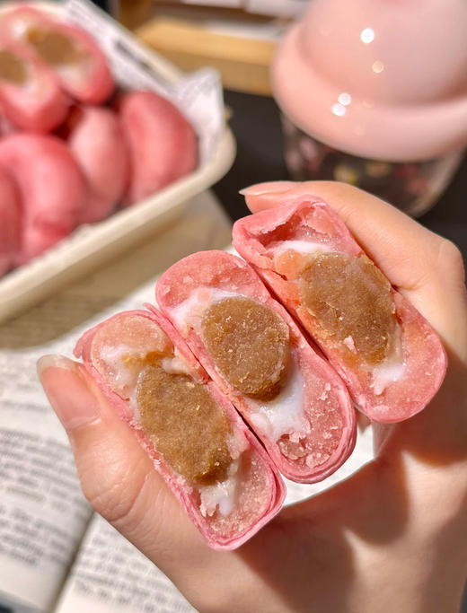 39.9/4袋❗️❗️【甜原柿吉白桃乌龙茶酥&龙井酥 】好吃到嗦手指🥺手工开酥的酥皮融合软糯拉丝雪媚娘☁️一口下去还有淡淡茶香🥰吃完嘴巴子都是茶香气 🍑白桃乌龙茶酥 阳山清甜白桃果肉😍自然清新 商品图8