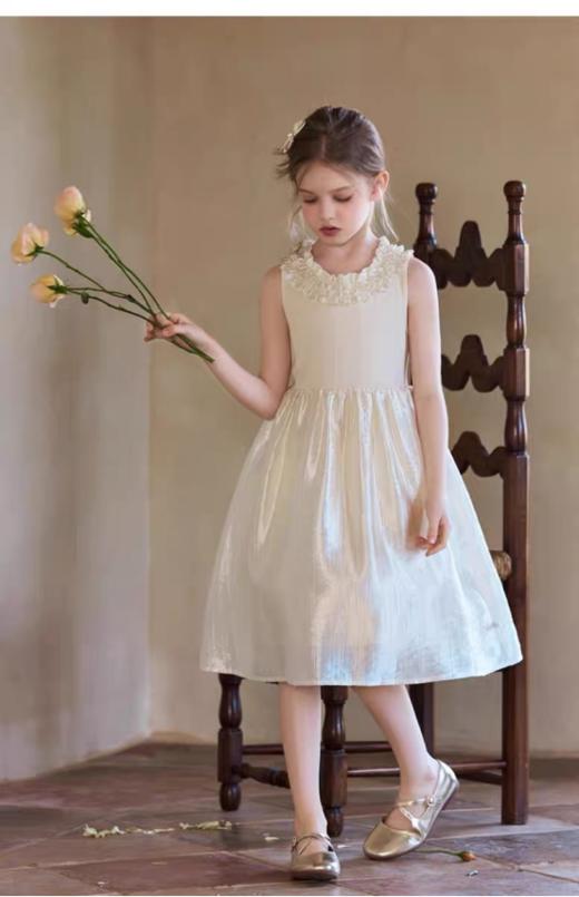 💥初恋白月光!极光莱赛尔面料【【梦幻白月光】凉感公主风珍珠白连衣裙]夏日小凉皮✨ 灵动生花看着🌸这条裙子就想去旅游happy了👍  商品图5