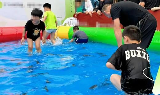 【五一酒店】2天1夜全家游性价比天花板！399元起！住星级酒店，享小龙虾烧烤自助大餐、古镇游船，欢乐田园、水上大冲关、星空影院、抓鸡赶鸭套大鹅…快乐假期已上线！快带全家住进彭山恒大酒店吧！ 商品图5