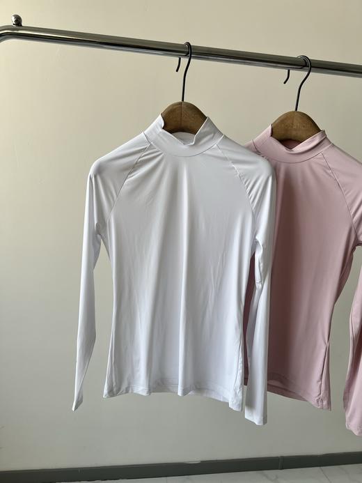 兔耳朵原单牛奶丝半高领打底衫，韩国🇰🇷客供面料，弹力超级大，面料手感好，丝滑有质感，简单百搭的基础款，袖子有印花LOGO设计！ 商品图0