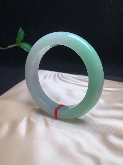 612716，56.8果绿底手镯，底妆特别细腻、一半带果绿底色，润润的 商品图4