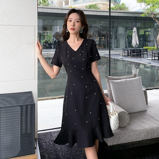 奢姿大码女装2025夏季气质V领设计连衣裙胖妹妹钉珠装饰时尚裙子9952869669 商品图4