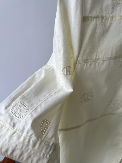 25新款，哈家原单衬衫，韩国🇰🇷客供面料，薄棉的，重工刺绣面料，夏天穿超舒服，里面还贴心的加了雪纺内衬，一点也不透哦，超级好穿，无论是通勤还是日常穿都好看，领口带LOGO的扣子，质感满满，必入款！ 商品图7