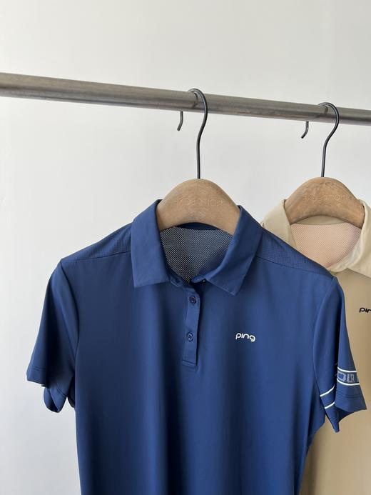 福利款，韩国🇰🇷高er夫PING速干T恤，纯元臻品，客供面料，四面弹力，质感丝滑垂顺，背后采用网眼面料，更透气，polo衬衫翻领设计，更显优雅气质，左袖口字母点缀，领口扣子带有logo 商品图1