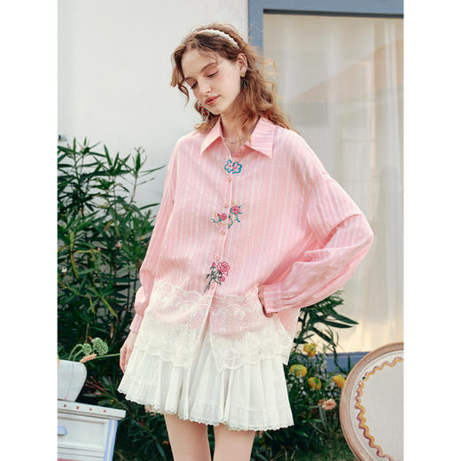 两三事玫瑰初吻2025夏季新款蕾丝下摆拼接绣花条纹粉色衬衫女宽松 商品图1