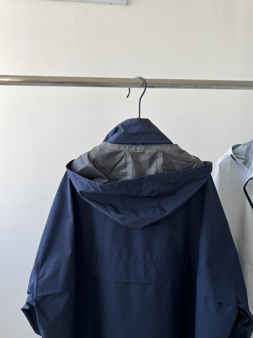 意大利轻奢品牌，软壳户外冲锋衣来啦！  高级户外款，这款时髦运动连帽夹克简直不要太GAO级！  今年还没入这个系列的姐妹，就让它开启我们的出游之旅吧！  两个颜色，强烈推荐白色这款， 商品图7