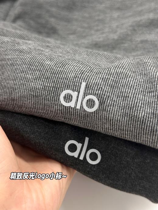 Alo这条裤子没有什么腿型包容不了💯 面料: ​86%聚酯纤维+14%弹性纤维  这裤子的版型巨好，加高腰的阔腿裤，腰头高度完美包裹小肚子盖住肚脐，高度卡在腰围最细的地方，上身只显腰细、腿直、腿长。 商品图7