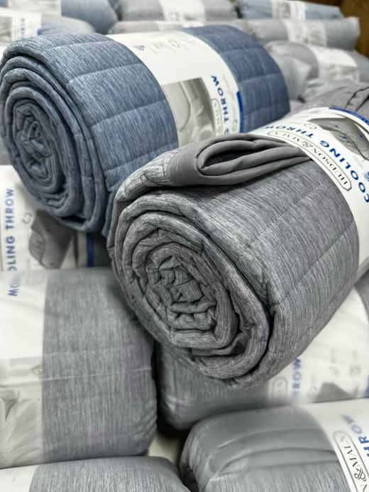 🇺🇸山姆会员店订单 ，Hudson& Maln 冰感被，尺寸200×230
颜色：灰色，蓝色
原价60美金 商品图5