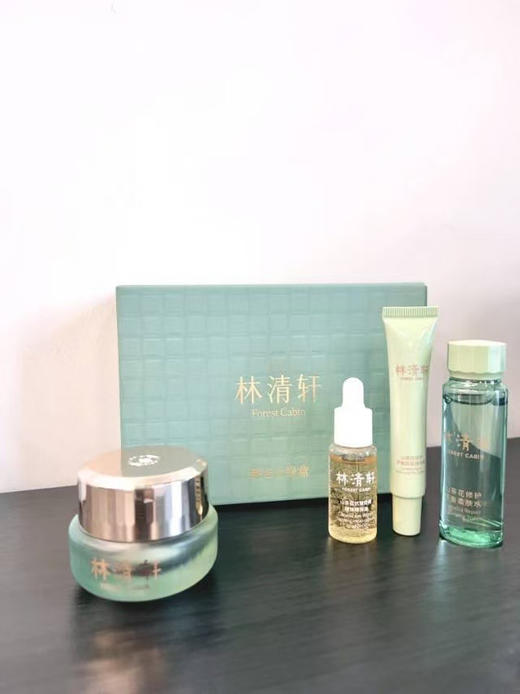五一出行强推🔥💥一套出门旅行好合适，正品林清轩臻选小绿盒 
官旗500+
规格:30ml柔肤水+15ml面霜+10ml精华油+10ml肌底液 商品图2