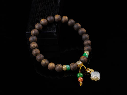 XY0239沉香+翡翠银杏叶小坠手串 商品图1