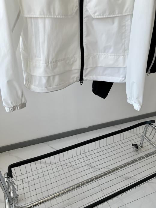 25春款，林德伯格原单高尔夫外套，面料有弹力，超舒服，薄厚适中，既可以做外套，又可以做防晒，下摆可以抽绳，简单帅气，双拉头设计！数量不多！ 商品图3