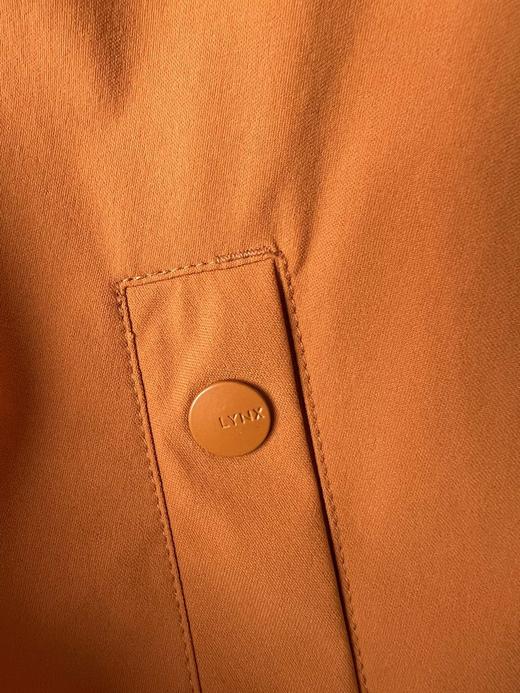 LYN X纯原单外套💕👍，难得好货，韩国🇰🇷客供面料，弹力超好，无论是打球还是平时运动，都是超级舒服的，简单经典立领版型，不挑身材，有一定的厚度、带里衬，可以穿到深秋，扣子拉链等辅料都是全原 商品图4