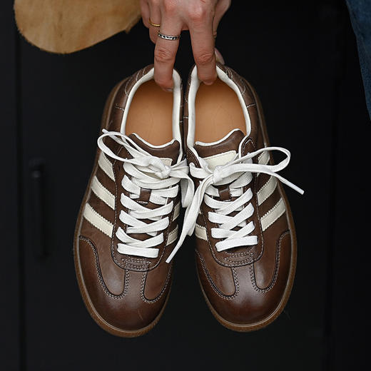 德训鞋！女款真皮春秋季！2025新款复古平底小白鞋通勤运动休闲鞋！ 商品图1