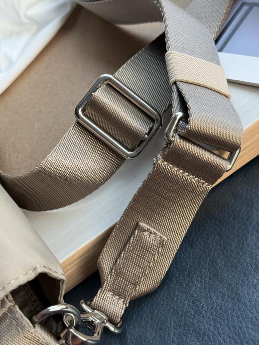 点此购买 lulu露露多口袋斜挎包 xj 315761 商品图11