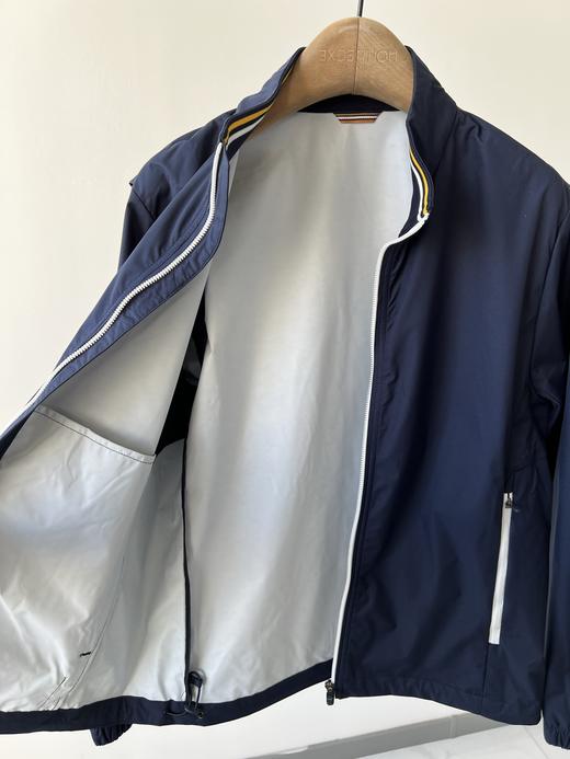 25春款，🍁🍁高尔夫🏌原单，万星威夹克外套，简单利落，超级百搭的一款，面料有弹力，有质感，拉链有小企鹅🐧L OGO，后背拼接设计，可以有很好的舒展性！数量不多！ 商品图5