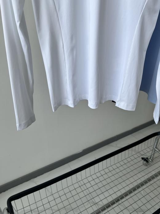 25新款，兔耳朵原单打底衫，原单货，超级好看的一款，牛奶丝罗文拼接，质感超赞，袖子拼接更是亮点，胸前立体LOG O，数量不多！ 商品图3