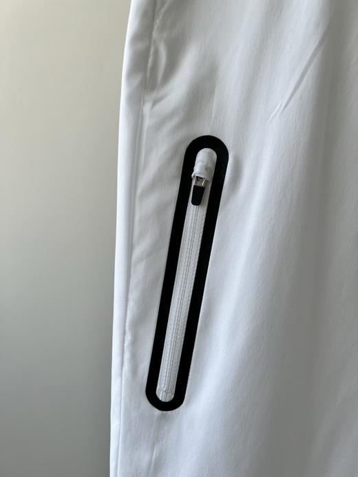 25新款，日本🇯🇵原单高尔夫🏌运动裤，日本🇯🇵客供面料，有弹力舒服，里面加了网布设计，所以白色完全不会透，兜口防水压胶拉链，腰部皮筋松紧腰，数量不多！ 商品图3
