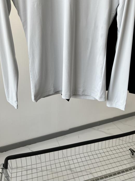 兔耳朵纯原单打底衫🍁🍁，纯原单货，接受任何形式的验货，超级百搭的一款，韩国🇰🇷面料,超有质感，竖条纹和网眼拼接，胸前立体LOGO，后背印花，显瘦又百搭的一款！ 商品图2