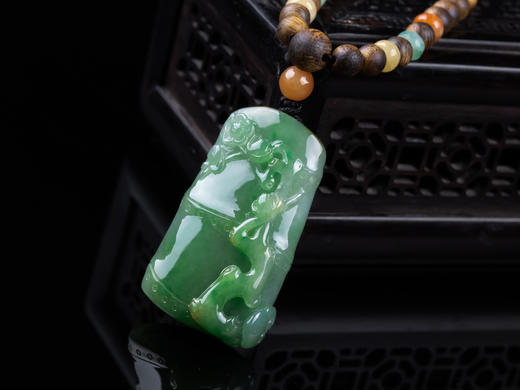 XY0262沉香+翡翠梅竹挂件 商品图2