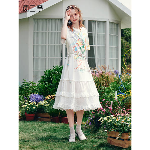 两三事 掌心花语 2025夏季新款甜美蕾丝裙摆拼接印花t恤裙连衣裙 商品图0