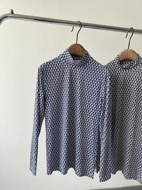 FG原单经典印花半高领T，韩国🇰🇷客供面料、有弹力，半高领印花LOGO设计，简单大气，百搭，面料冰冰凉凉的，既可以做防晒，又可以做打底，日常穿或者运动穿都合适！数量不多！