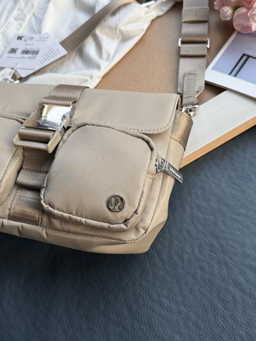 点此购买 lulu露露多口袋斜挎包 xj 315761 商品图9