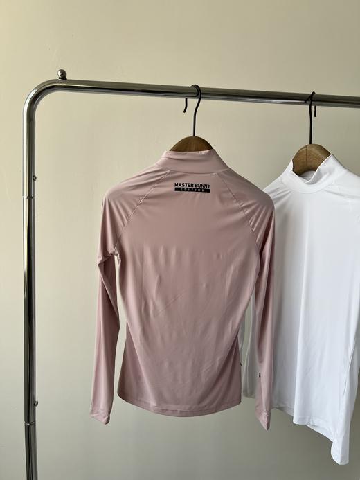 兔耳朵原单牛奶丝半高领打底衫，韩国🇰🇷客供面料，弹力超级大，面料手感好，丝滑有质感，简单百搭的基础款，袖子有印花LOGO设计！ 商品图5