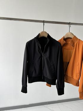 LYN X纯原单外套💕👍，难得好货，韩国🇰🇷客供面料，弹力超好，无论是打球还是平时运动，都是超级舒服的，简单经典立领版型，不挑身材，有一定的厚度、带里衬，可以穿到深秋，扣子拉链等辅料都是全原