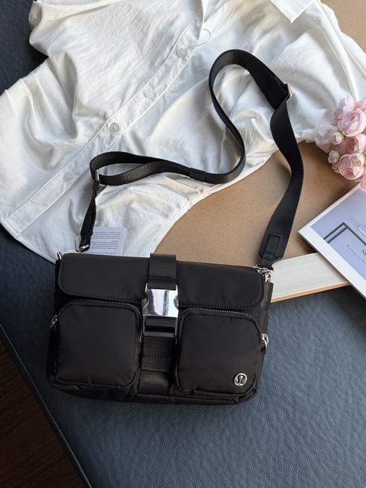 点此购买 lulu露露多口袋斜挎包 xj 315761 商品图2