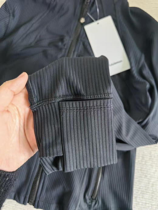 原单正品女士短款夹克*罗纹Nulu™速干芯吸丨lululemon丨LW3HOBS
三个色，尺码6 8 10 商品图11