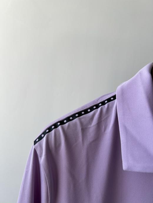 25春款，男款POLO衫，经典百搭的一款，面料有弹力，超舒服，胸前立体LOGO，肩部装饰条，整件衣服并不单调！数量不多！ 商品图5