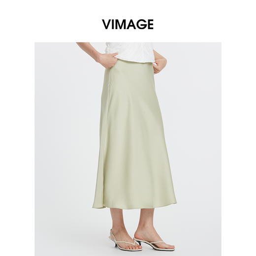 VIMAGE纬漫纪垂坠缎面高腰显瘦高级感百搭纯色半身裙夏季新款VB2406302 商品图2