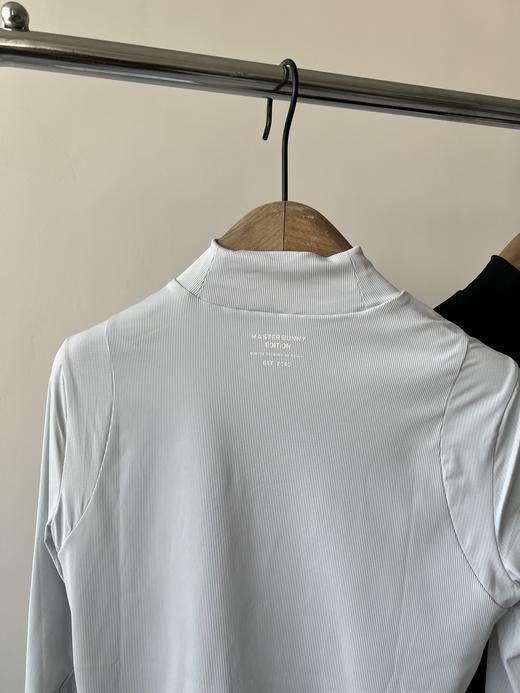 兔耳朵纯原单打底衫🍁🍁，纯原单货，接受任何形式的验货，超级百搭的一款，韩国🇰🇷面料,超有质感，竖条纹和网眼拼接，胸前立体LOGO，后背印花，显瘦又百搭的一款！ 商品图6