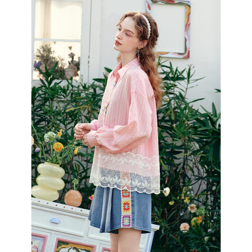 两三事玫瑰初吻2025夏季新款蕾丝下摆拼接绣花条纹粉色衬衫女宽松 商品图2