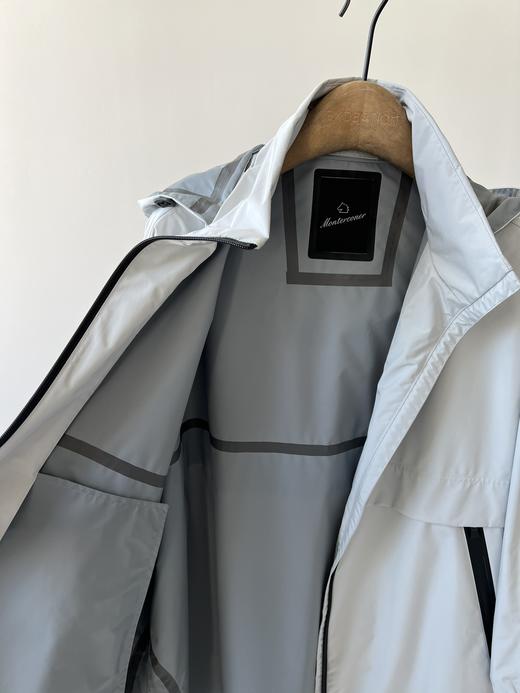 意大利轻奢品牌，软壳户外冲锋衣来啦！  高级户外款，这款时髦运动连帽夹克简直不要太GAO级！  今年还没入这个系列的姐妹，就让它开启我们的出游之旅吧！ 两个颜色，强烈推荐白色这款 商品图5