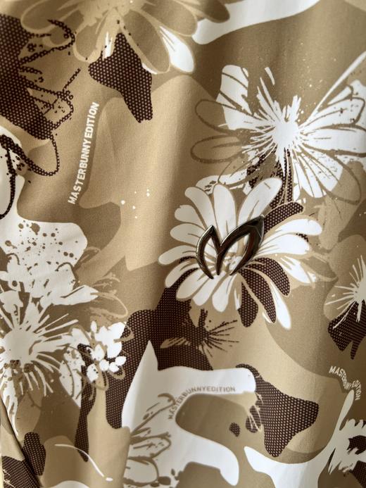 25年新款，兔耳朵原单T🍁🍁💕，超级好看的一款，特别洋气的一个印花设计，既显瘦又显肤色，胸前立体LOGO，袖子织带拼色！特别高级！数量不多！ 商品图5