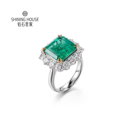 【祖母绿戒指】钻石世家 18K金祖母绿镶钻戒指   高级设计珠宝系列 绿宝石之王祖母绿 拥有美丽的翠绿色 象征着幸运、幸福和万物盎然的生命力 商品图0