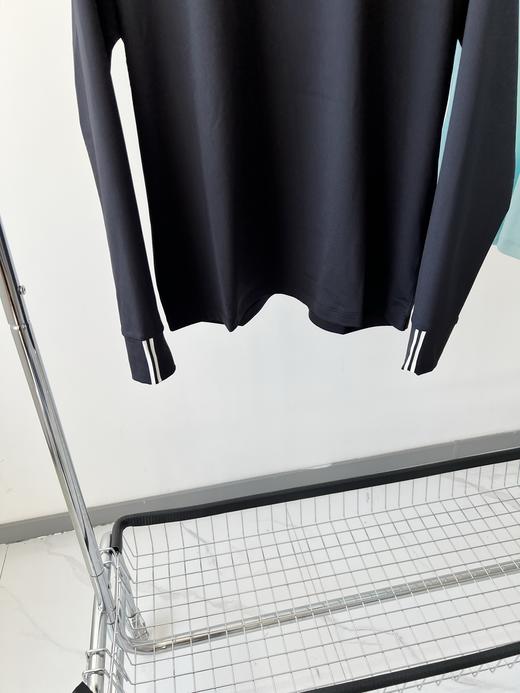 PinG原单打底衫，韩国🇰🇷客供面料，有弹力，质感棒棒的，胸前立体印花，辅料齐全，扣子有L OGO，袖子拼色设计，简约的基础款，细节品质超赞！ 商品图2