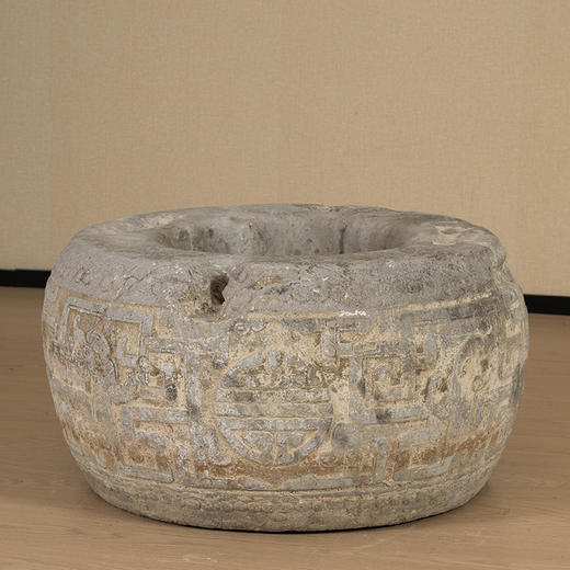 清中期 石雕夔龙捧寿鼓墩形井圈 商品图2