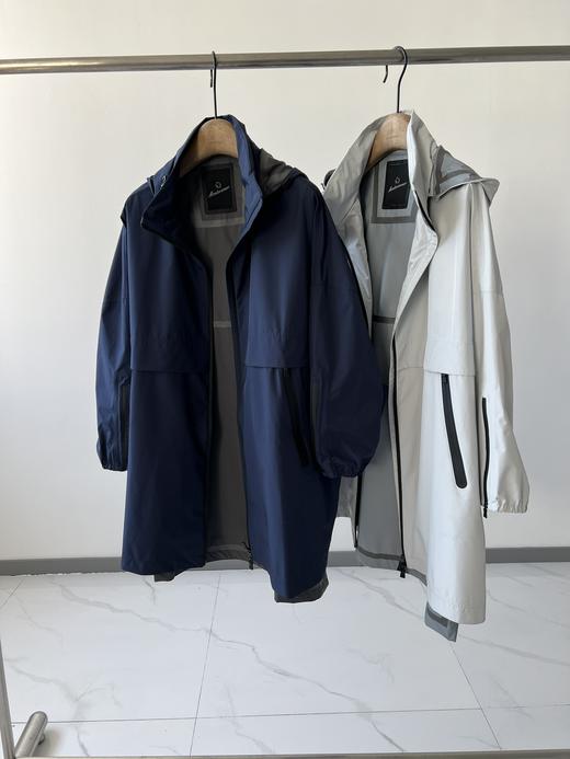 意大利轻奢品牌，软壳户外冲锋衣来啦！  高级户外款，这款时髦运动连帽夹克简直不要太GAO级！  今年还没入这个系列的姐妹，就让它开启我们的出游之旅吧！  两个颜色，强烈推荐白色这款， 商品图0