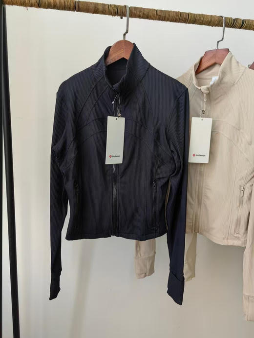 原单正品女士短款夹克*罗纹Nulu™速干芯吸丨lululemon丨LW3HOBS
三个色，尺码6 8 10 商品图2