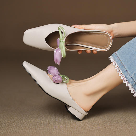 【预售5天】时尚包头半拖鞋女夏季真皮外穿低跟花朵蝴蝶结一字带穆勒拖鞋ASZ&5-826 商品图1