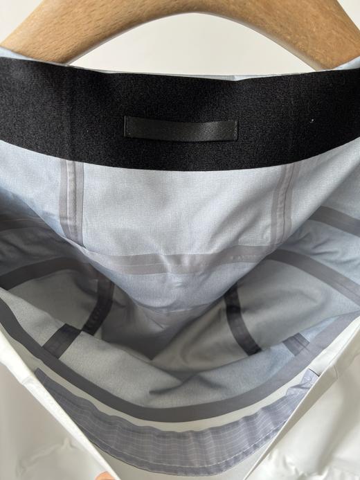 M-XL可接单 意大利轻奢品牌，软壳户外冲锋衣来啦！     高级户外款，这款时髦运动连帽夹克简直不要太GAO级！   今年还没入这个系列的姐妹，就让它开启我们的出游之旅吧！ 商品图8