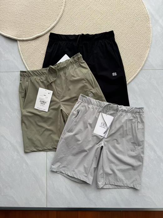 点此购买 可隆夏季男款梭织拼接速干五分短裤 LL 315806 商品图0