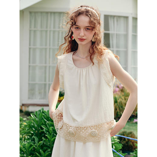 两三事 玫香作诗 2025夏季新款甜美立体花朵蕾丝拼接背心女 商品图1